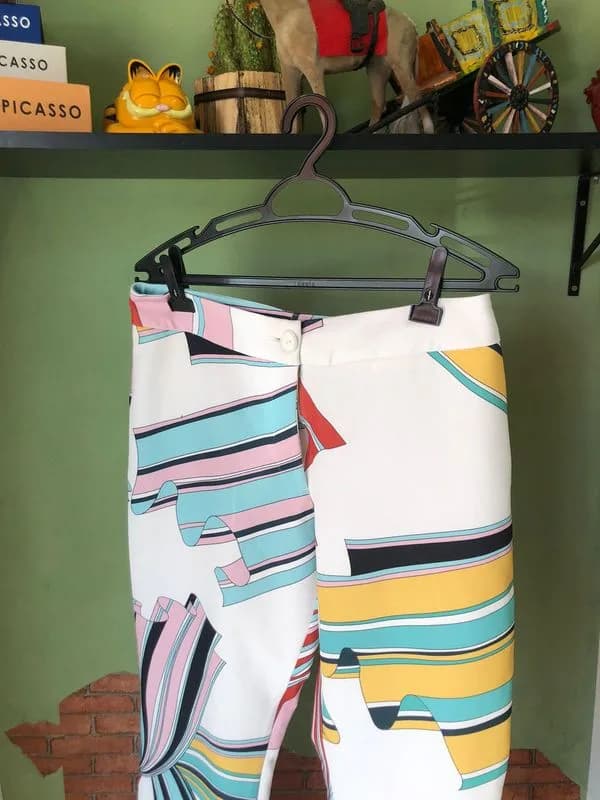 Calça branca com estampa