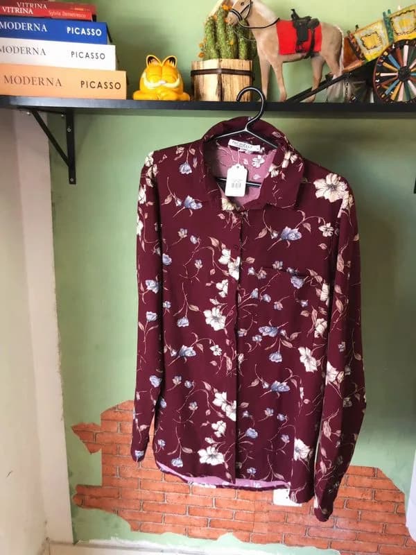 Camisa bordô floral