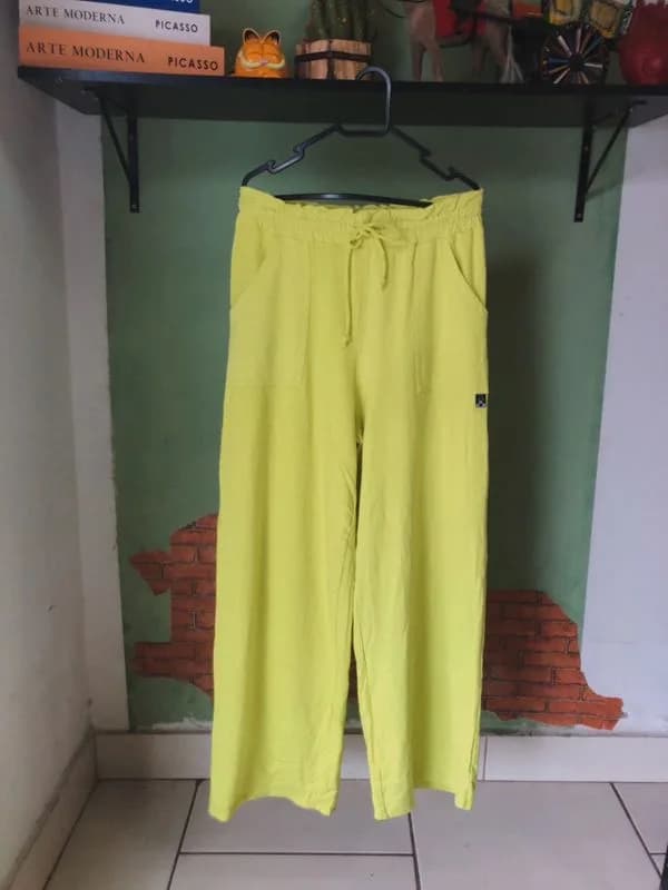 ♡ Calça verde limão em moletinho