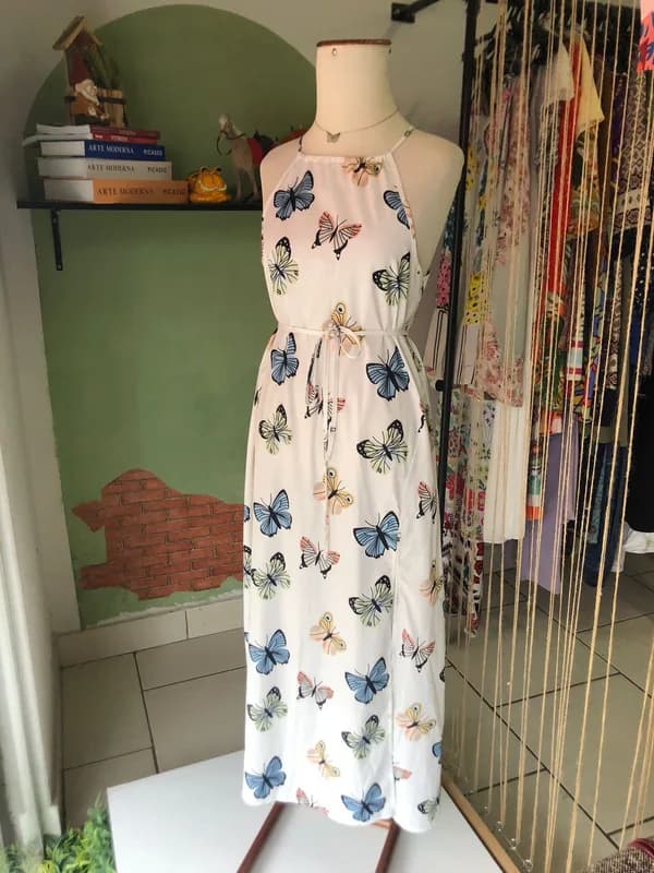 ♡ Vestido branco com estampa de borboleta