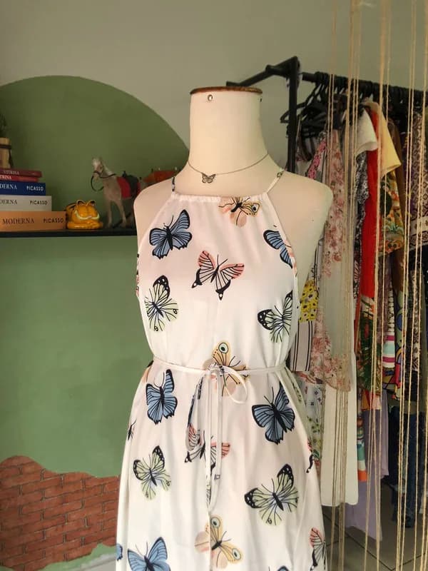 ♡ Vestido branco com estampa de borboleta