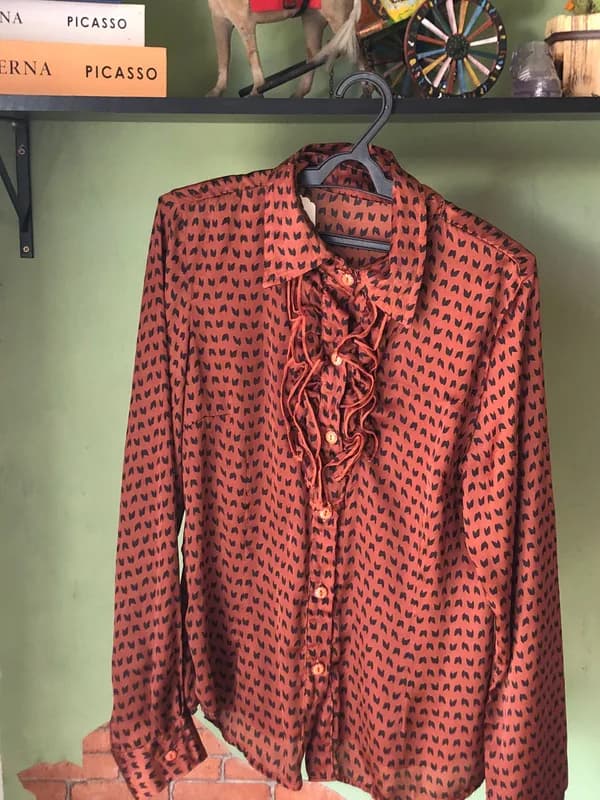 ♡ Camisa terracota e preta