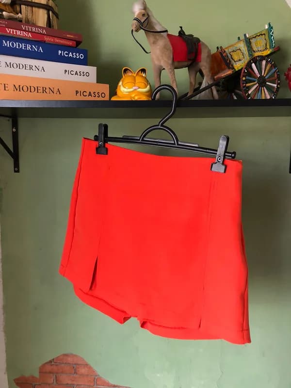 Shorts saia vermelho