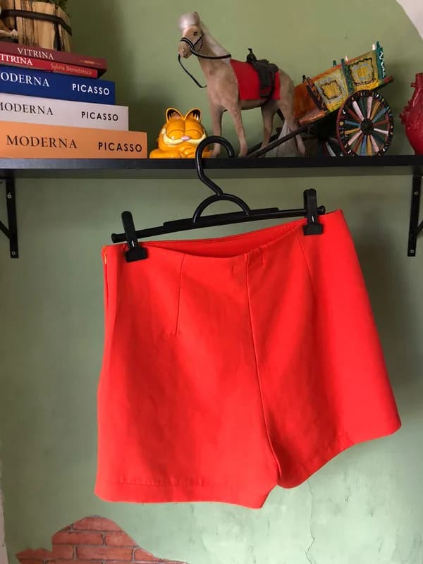 Shorts saia vermelho