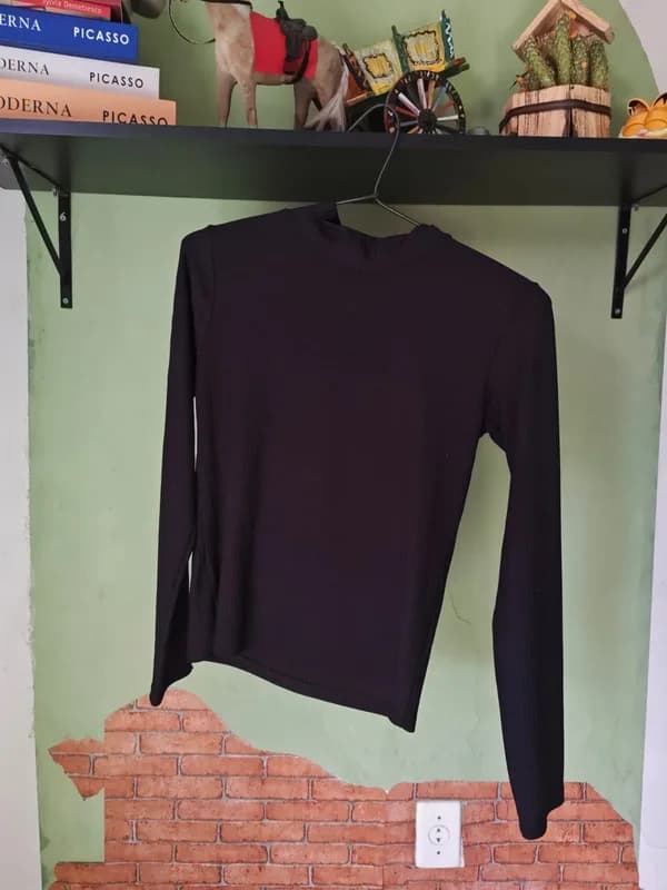 ♡ Blusa preta canelada