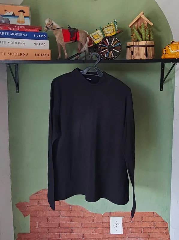 ♡ Blusa preta de manga longa