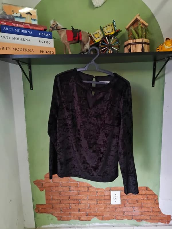 ♡ Blusa preta em veludo