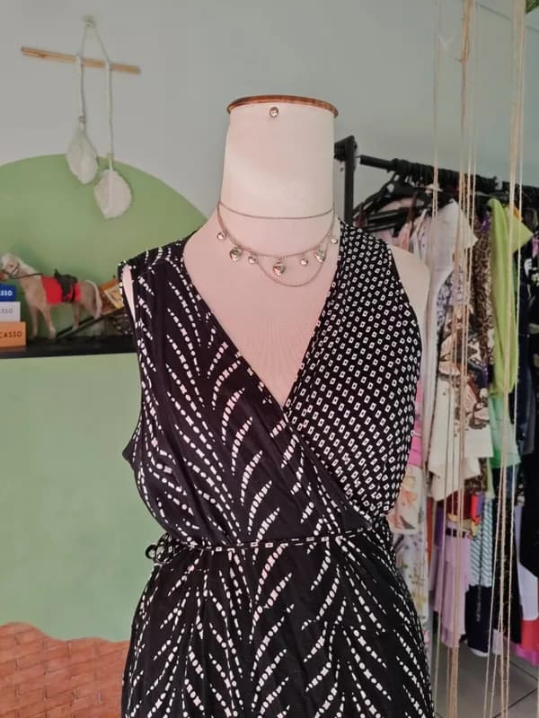 ♡ Vestido envelope preto e branco