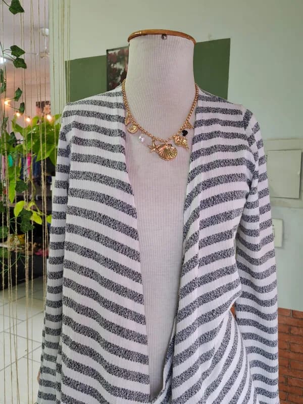 ♡  Cardigan branco com listras cinzas